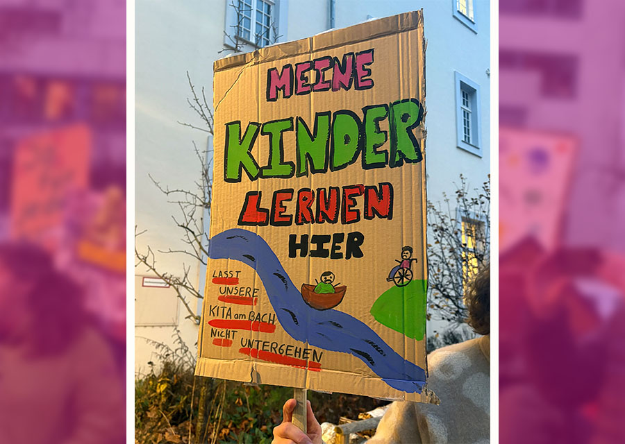 Demoschild: Meine Kinder lernen hier